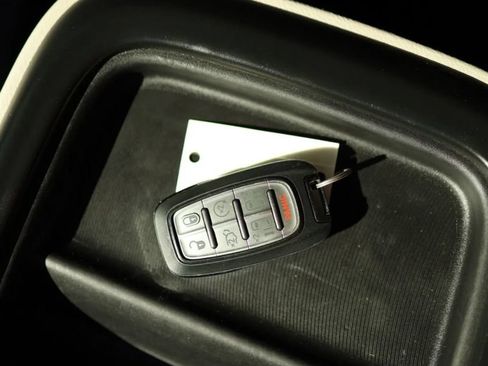 Used 2019 Chrysler Pacifica Touring-L FWD image 51