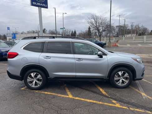 Used 2019 Subaru Ascent Premium image 4