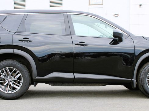 Used 2023 Nissan Rogue S AWD/4WD image 3