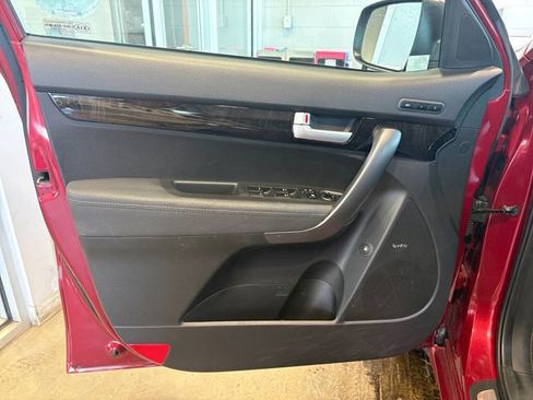 Used 2015 Kia Sorento SX image 17