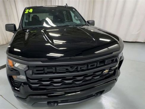 Used 2024 Chevrolet Silverado 1500 Custom image 3