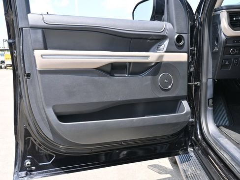 Used 2024 Ford Expedition Limited AWD/4WD image 16
