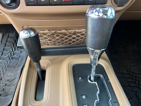 Used 2015 Jeep Wrangler Unlimited Rubicon w/ Connectivity Group AWD/4WD image 12
