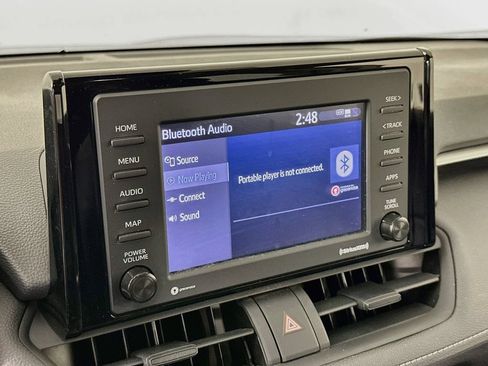 Used 2022 Toyota RAV4 LE AWD/4WD image 16