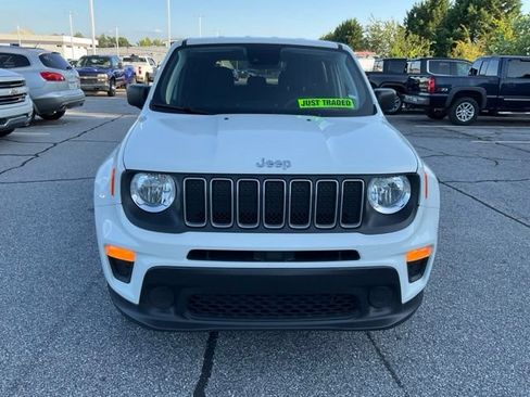 Used 2023 Jeep Renegade Latitude AWD/4WD image 2