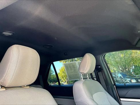 Used 2018 Ford Explorer XLT image 14