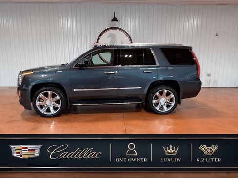 Used 2020 Cadillac Escalade Luxury AWD/4WD image 1