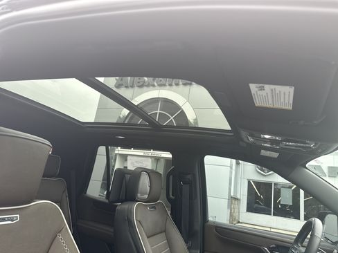 Used 2026 GMC Yukon Denali Ultimate AWD/4WD image 3