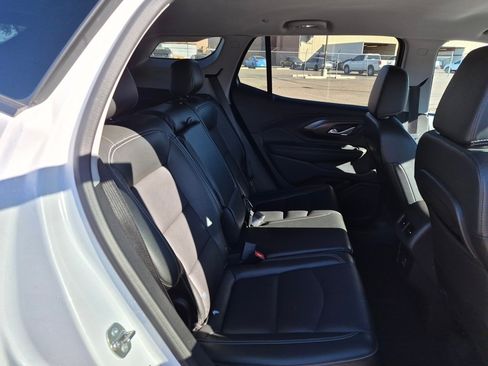 Used 2024 GMC Terrain SLT image 13