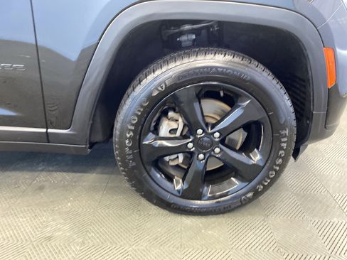 Used 2023 Jeep Grand Cherokee L Laredo image 45