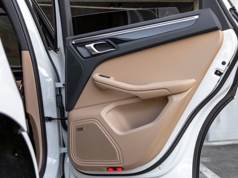 Certified 2026 Porsche Macan AWD/4WD image 47