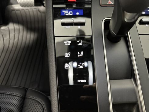 Certified 2025 Porsche Macan image 18