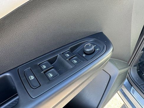 New 2025 Volkswagen Taos SE image 19