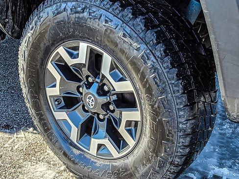 Used 2020 Toyota Tacoma TRD Off-Road image 13