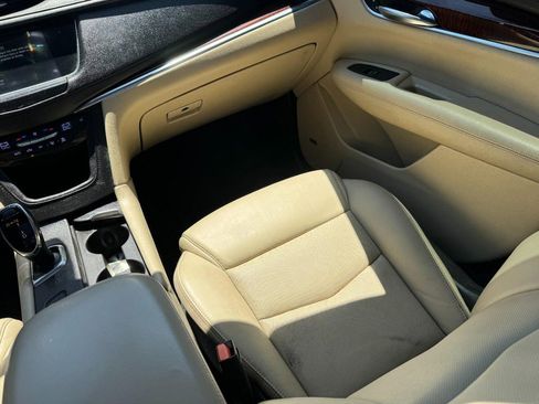 Used 2018 Cadillac XT5 Luxury w/ Driver Awareness Package FWD image 18