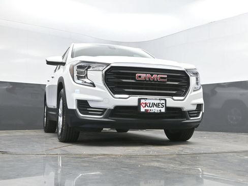Used 2024 GMC Terrain SLE FWD image 35