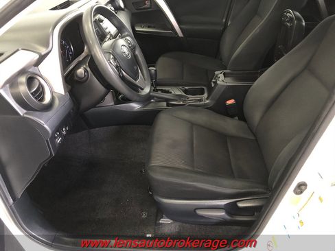 Used 2018 Toyota RAV4 LE image 7