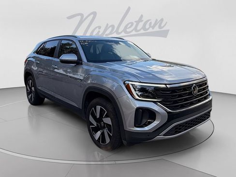 Used 2024 Volkswagen Atlas Cross Sport SE FWD image 8