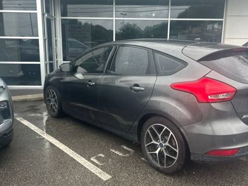 Used 2017 Ford Focus SEL FWD image 2