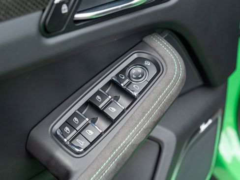 Certified 2025 Porsche Macan GTS image 17