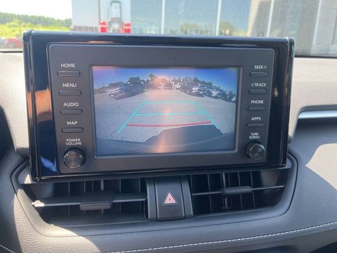 Used 2019 Toyota RAV4 LE AWD/4WD image 22