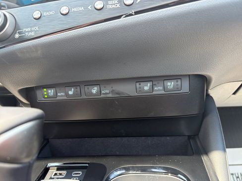 Used 2025 Lexus ES 350 w/ Premium Package FWD image 30