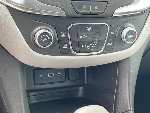 Used 2022 Chevrolet Equinox LS w/ Driver Confidence II Package AWD/4WD image 12
