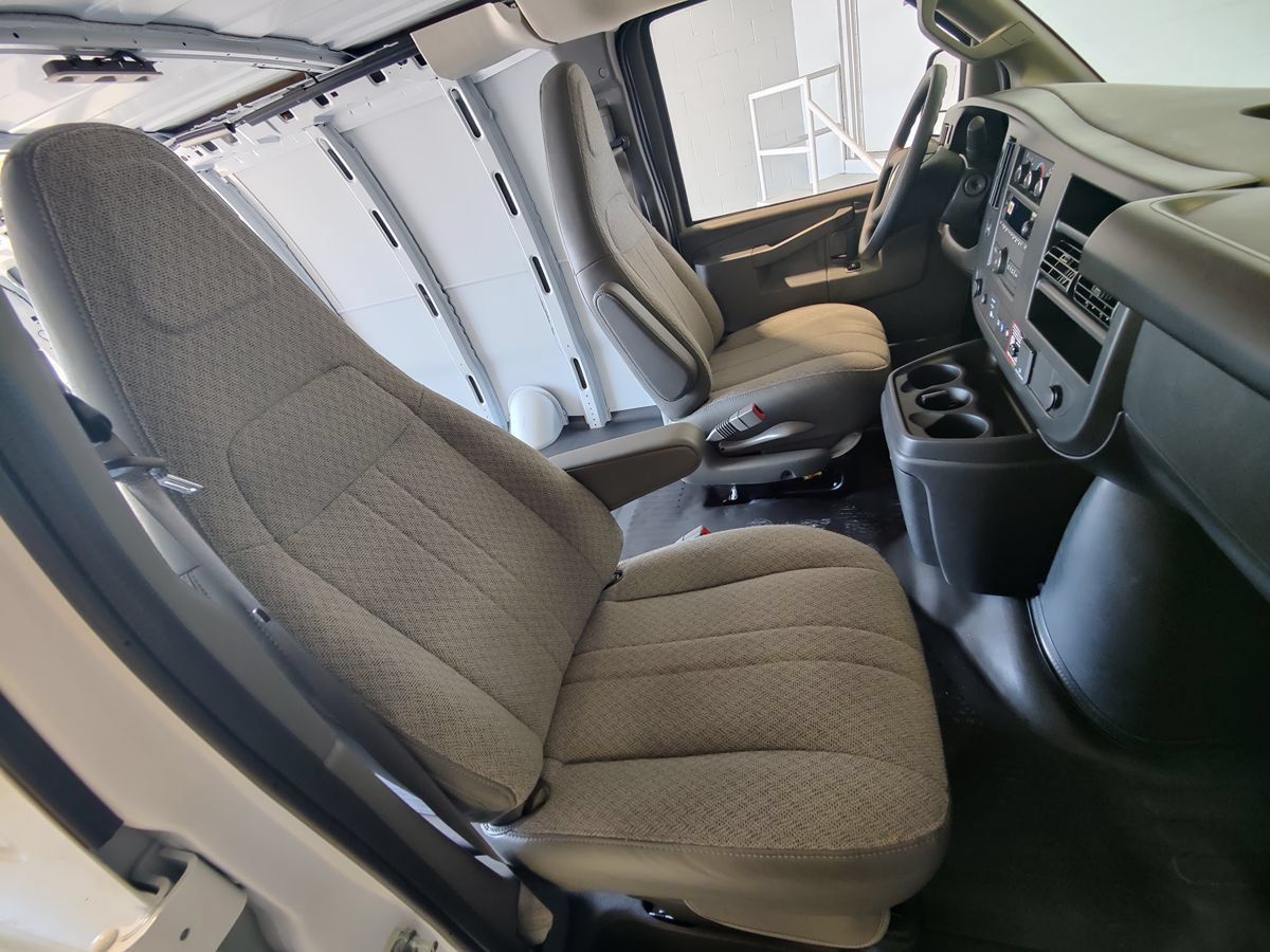 Used 2025 Chevrolet Express 3500 w/ Driver Convenience Package RWD image 29
