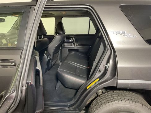 Used 2018 Toyota 4Runner TRD Off-Road AWD/4WD image 33