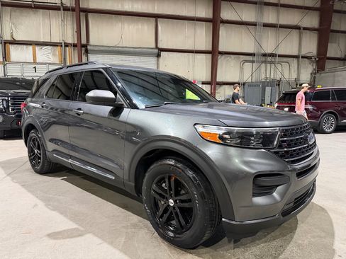 Used 2020 Ford Explorer XLT RWD image 2