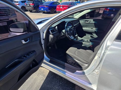 Used 2019 Kia Optima LX w/ LX Premium Package FWD image 4