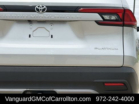 Used 2024 Toyota Grand Highlander AWD image 8