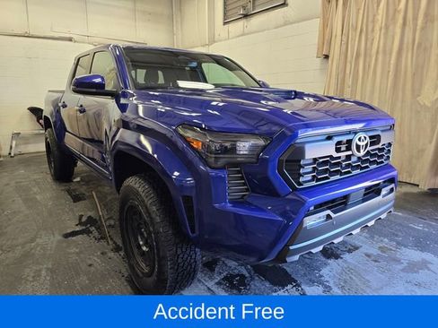 Used 2024 Toyota Tacoma TRD Sport w/ TRD Sport Upgrade Package AWD/4WD image 4