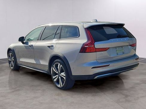 Used 2025 Volvo V60 B5 Cross Country Plus AWD/4WD image 4