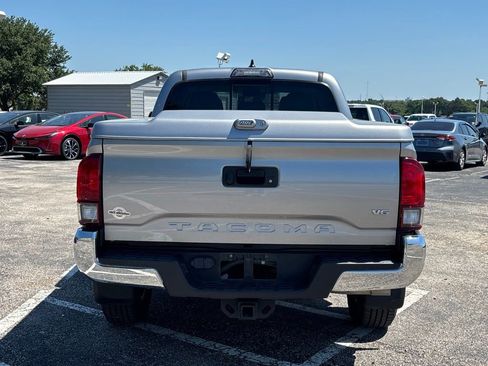 Used 2018 Toyota Tacoma SR5 RWD image 5