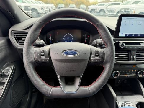 Used 2025 Ford Escape ST-Line image 31