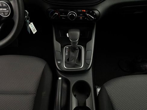 Used 2025 Kia Soul LX w/ LX Technology Package FWD image 13