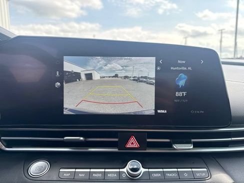 Used 2024 Hyundai Elantra SEL FWD image 34