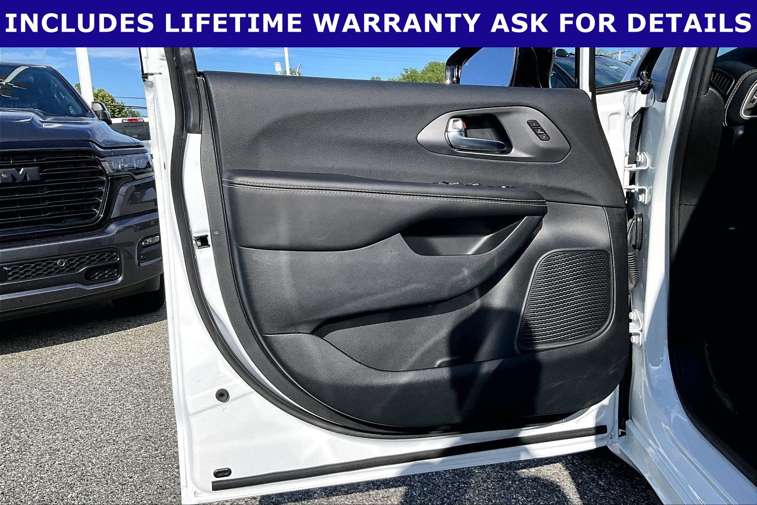 Used 2026 Chrysler Pacifica Select w/ S Appearance Package FWD image 19