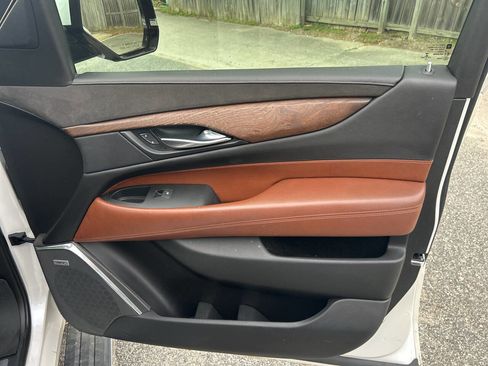 Used 2017 Cadillac Escalade ESV Premium Luxury image 35