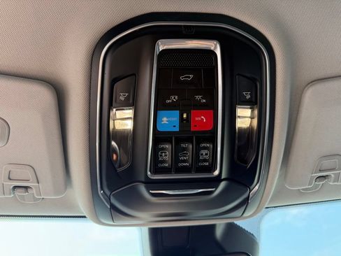 Used 2021 Jeep Grand Cherokee L Limited AWD/4WD image 28
