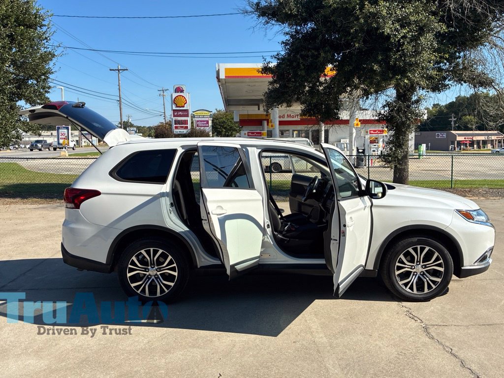 Used 2018 Mitsubishi Outlander AWD image 19