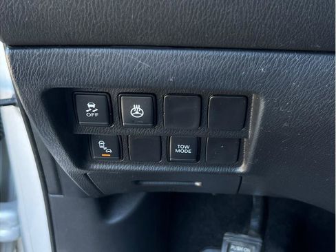 Used 2019 Nissan Pathfinder SV w/ SV Tech Package AWD/4WD image 17