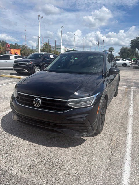 Used 2023 Volkswagen Tiguan SE R-Line FWD image 1