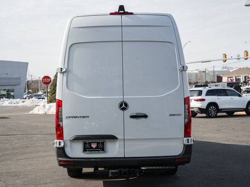 Used 2025 Mercedes-Benz Sprinter 2500 image 6