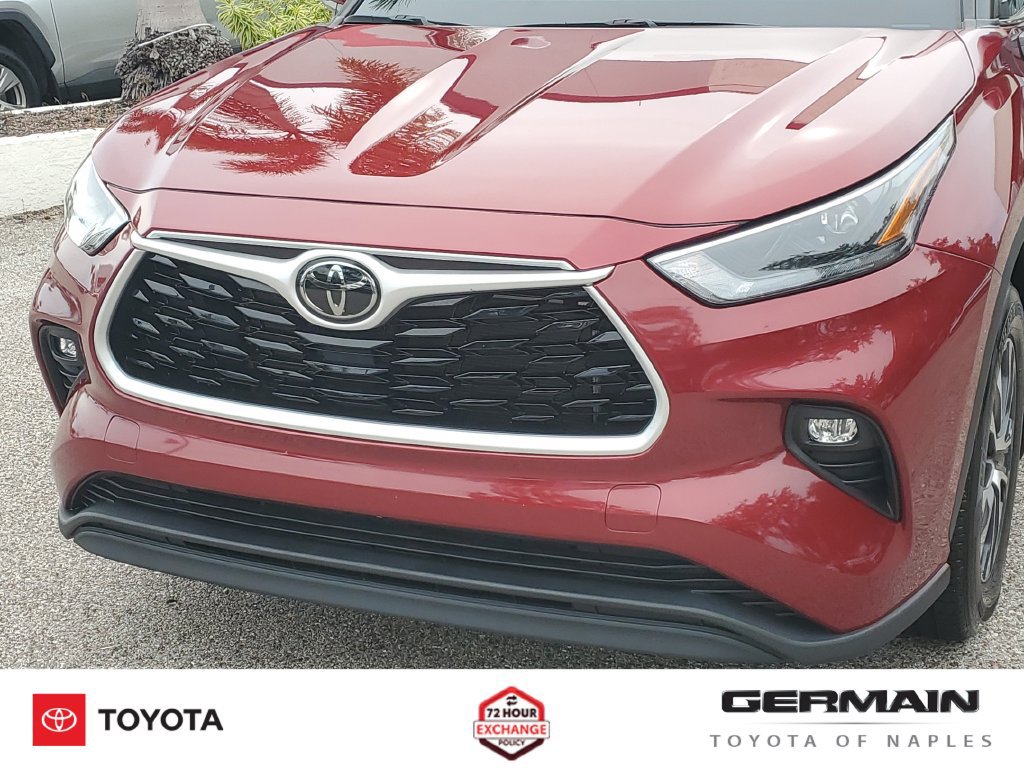 Used 2024 Toyota Highlander XLE FWD image 14