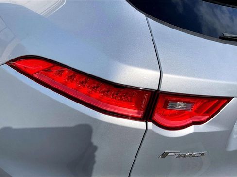 Used 2017 Jaguar F-PACE Prestige image 23