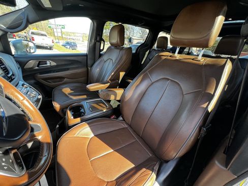 Used 2020 Chrysler Pacifica Limited image 14