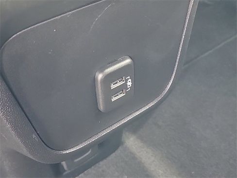 Used 2024 GMC Terrain SLT image 21