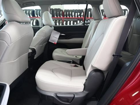 Certified 2026 Toyota Grand Highlander AWD Hybrid image 11